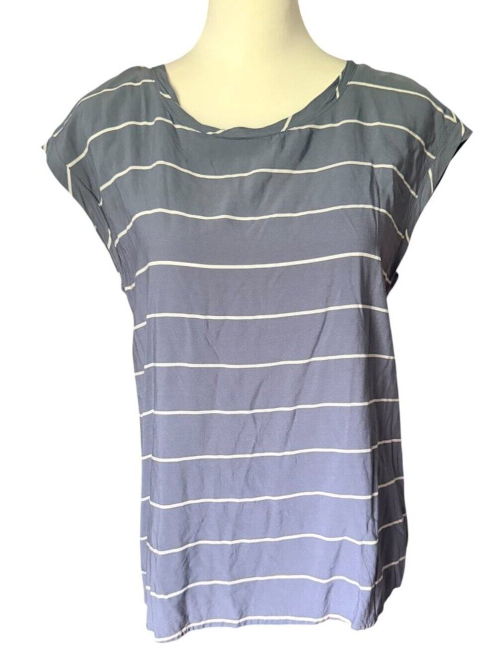 Abercrombie & Fitch Short Sleeve Blue and White Top Medium